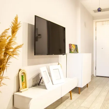Flat With Shared Pool Close To The Beach In Apartment Çeşme