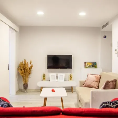 Flat With Shared Pool Close To The Beach In