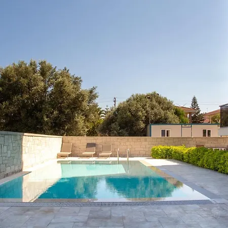 Flat With Shared Pool Close To The Beach In Apartment *